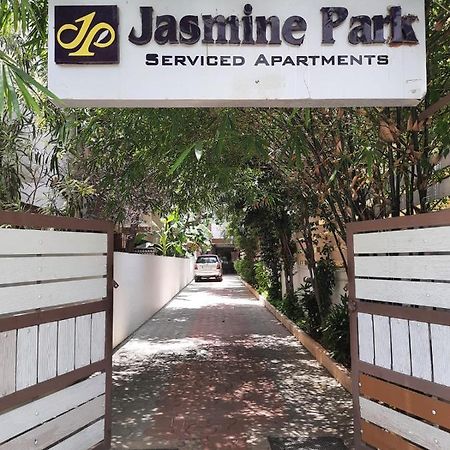 Aparthotel Jasmine Park Chennai Zewnętrze zdjęcie